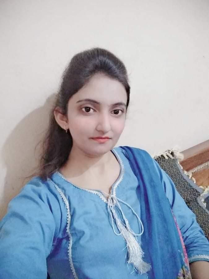 Pakistani college girl topless selfie photos 5