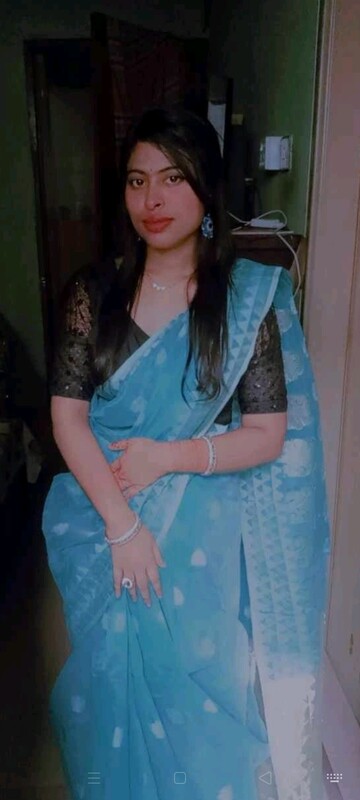 Pink lips desi girl boobs and ass showing hot pics 1