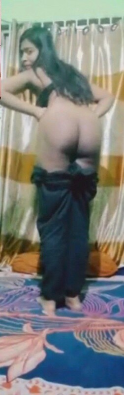 Pink lips desi girl boobs and ass showing hot pics 6
