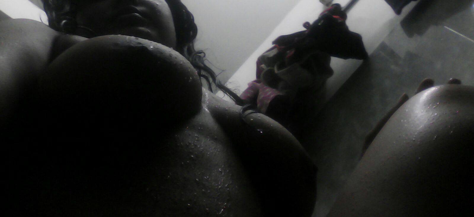 porn images of an Indian girl exposing her body on live cam 11