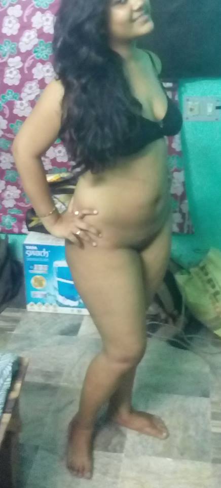 porn images of an Indian girl exposing her body on live cam 14