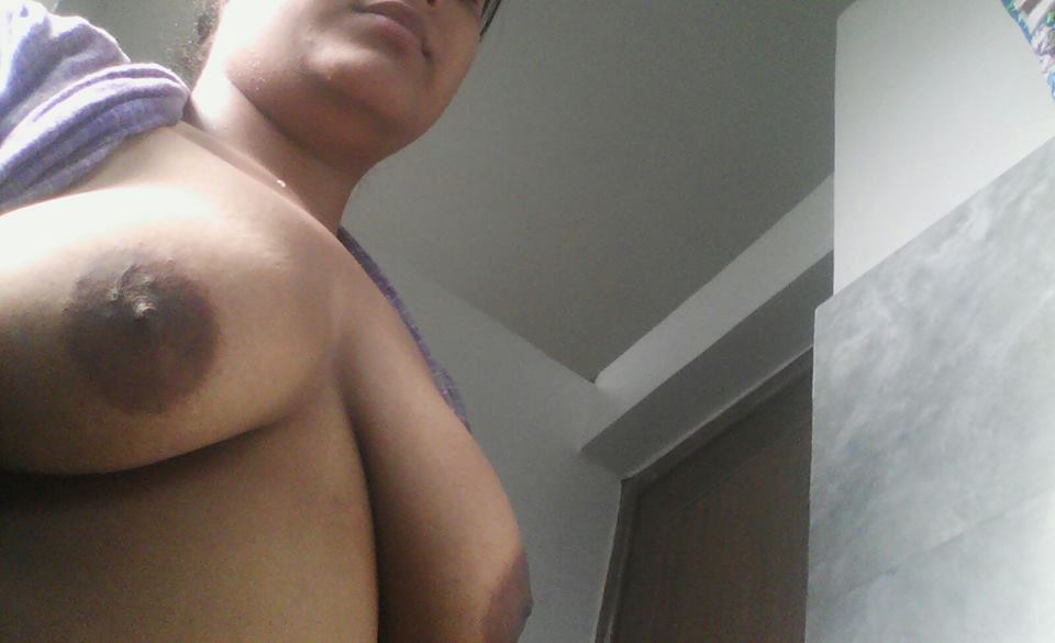 porn images of an Indian girl exposing her body on live cam 15