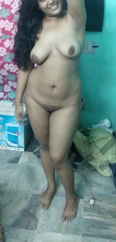 porn images of an Indian girl exposing her body on live cam 19