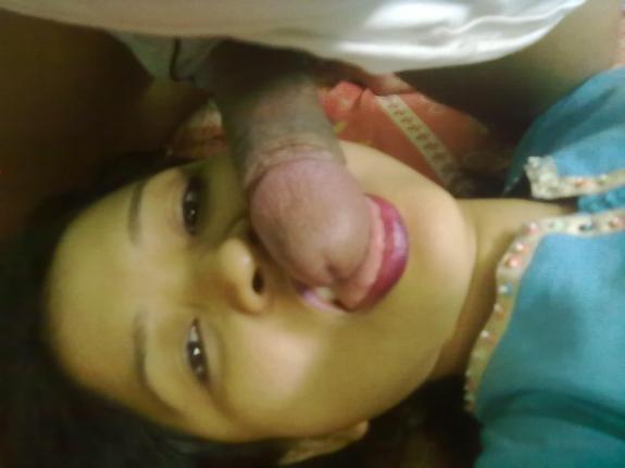 Porn pics of a beautiful girl giving an amazing blowjob to her lover 1