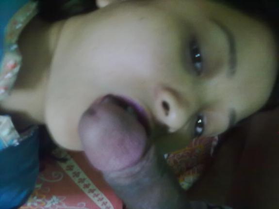 Porn pics of a beautiful girl giving an amazing blowjob to her lover 5
