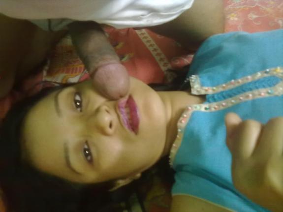 Porn pics of a beautiful girl giving an amazing blowjob to her lover 6