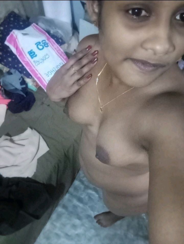 Puffy nipples Srilankan girl nude photos leaked 5