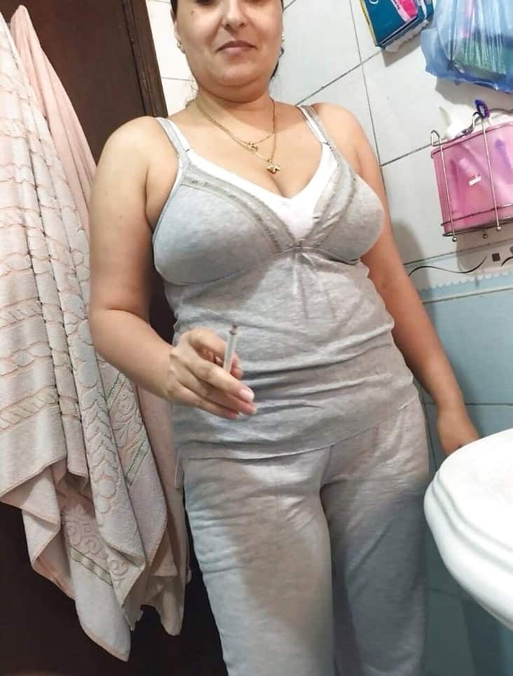 Punjabi aunty nude pics for your dick’s pleasure 5