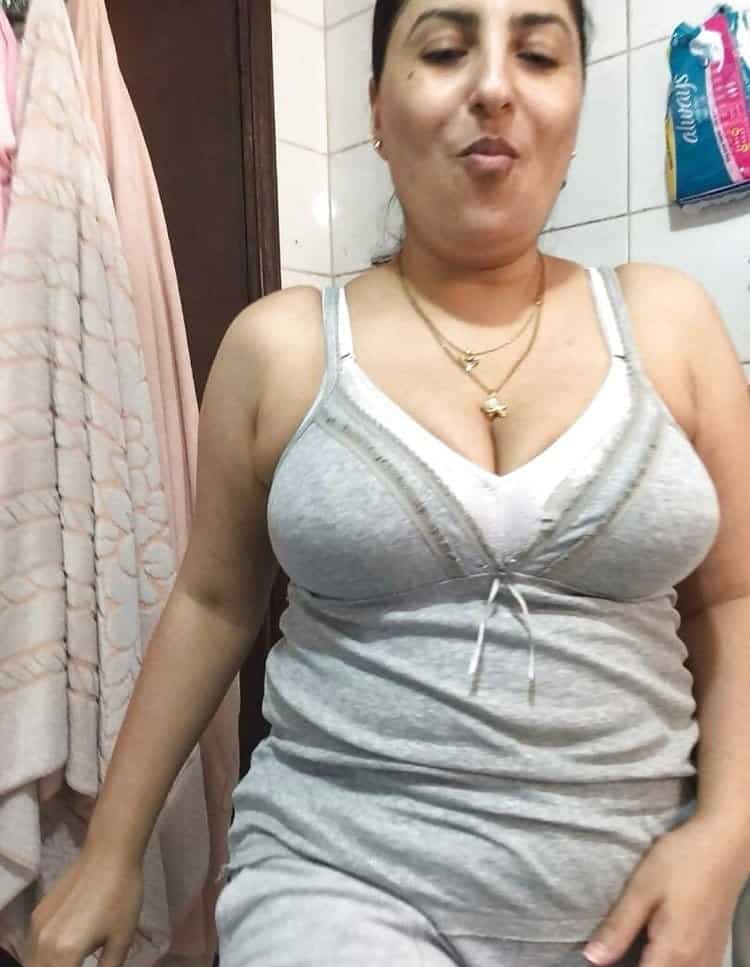 Punjabi aunty nude pics for your dick’s pleasure 8
