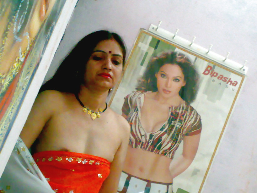Punjabi Bhabhi boobs show 4