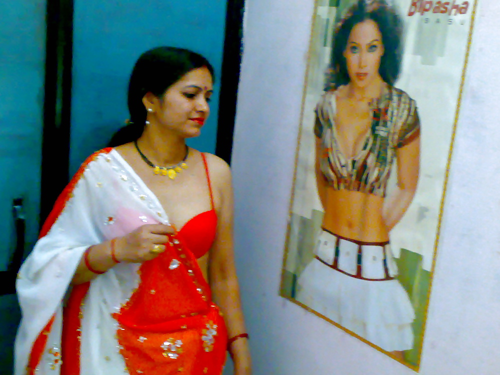 Punjabi Bhabhi boobs show 5