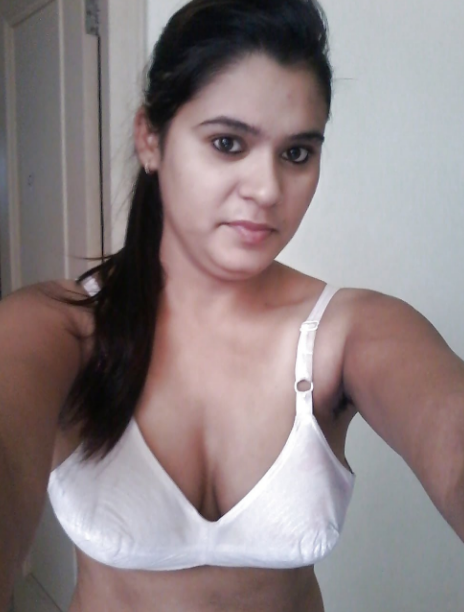 Punjabi college girl Asha nude free porn pics 3