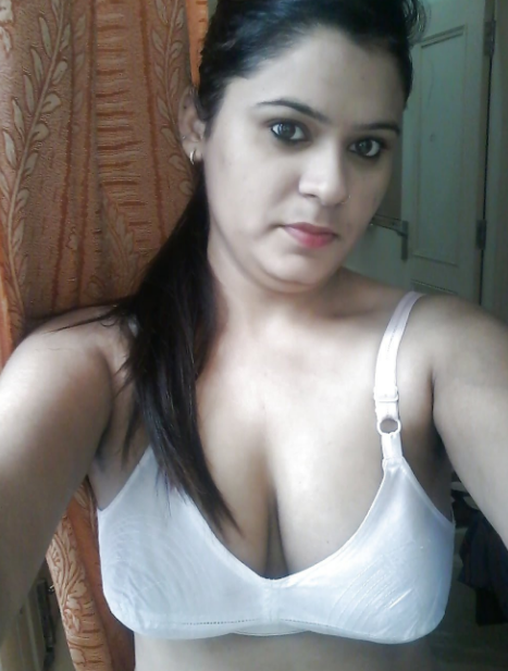 Punjabi college girl Asha nude free porn pics 4
