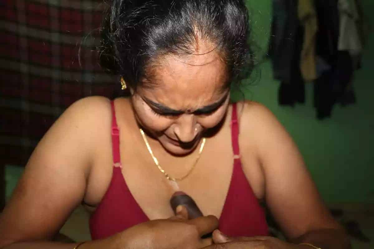 Randi Bhabhi sex pics leaked by her customer 1