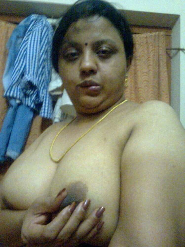 Rare and unseen Indian mom boobs pics 4