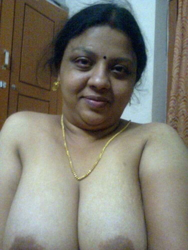Rare and unseen Indian mom boobs pics 7