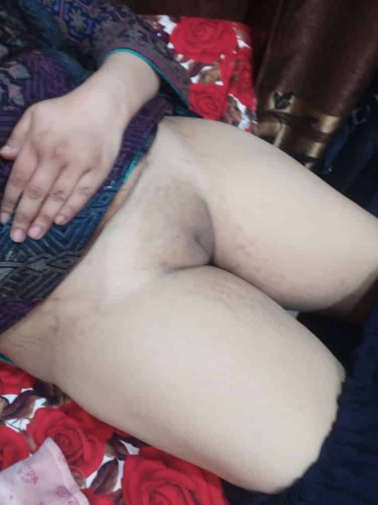 Red hot busty Karachi girl nude pics gallery 2