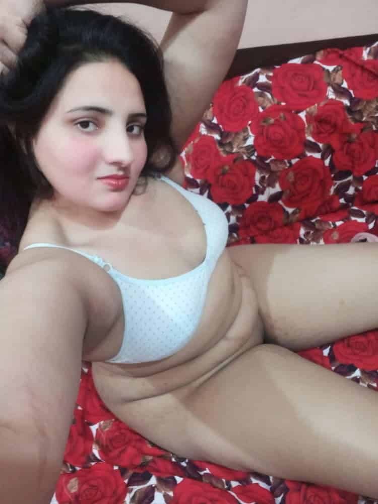 Red hot busty Karachi girl nude pics gallery 3