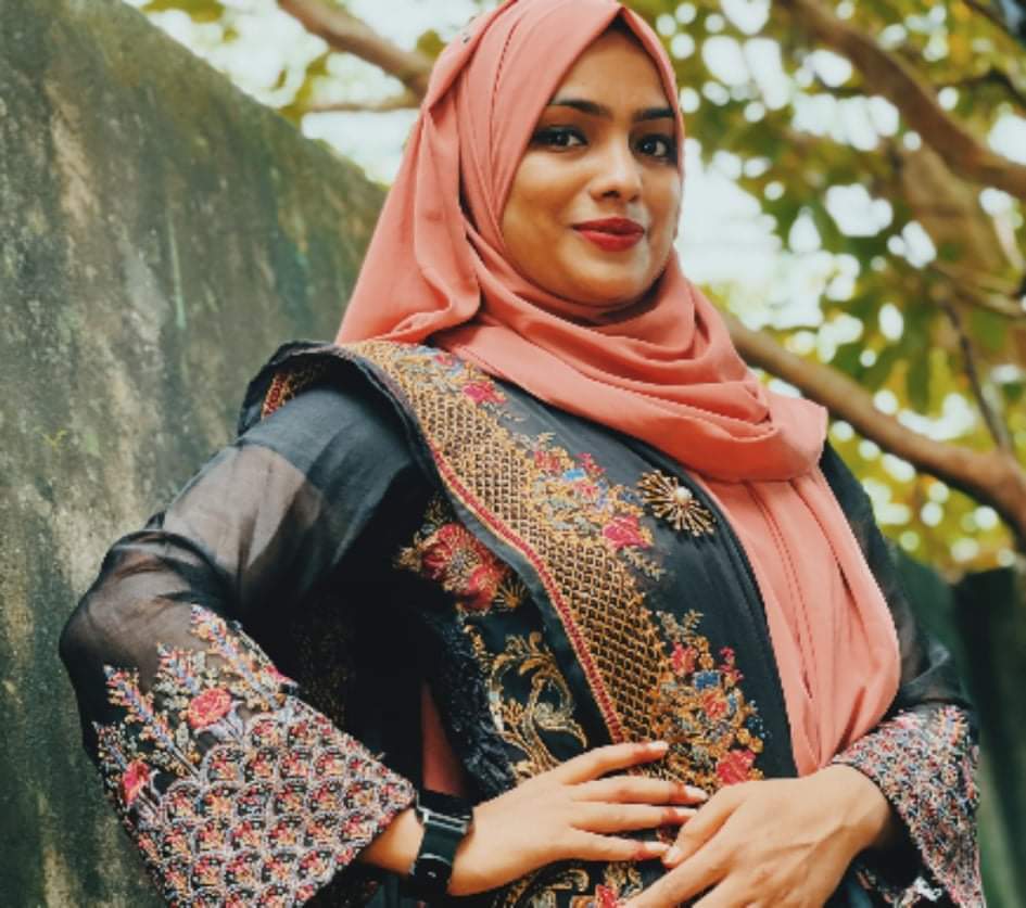 Red lips Bangladeshi hijab girl with big boobs 1
