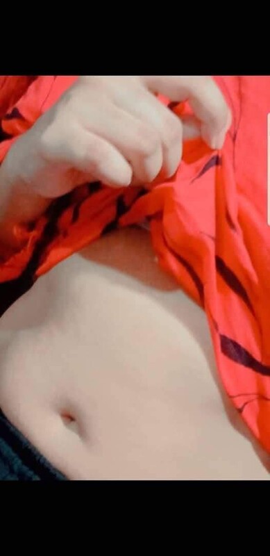Red lips girlfriend posing topless in selfies 2