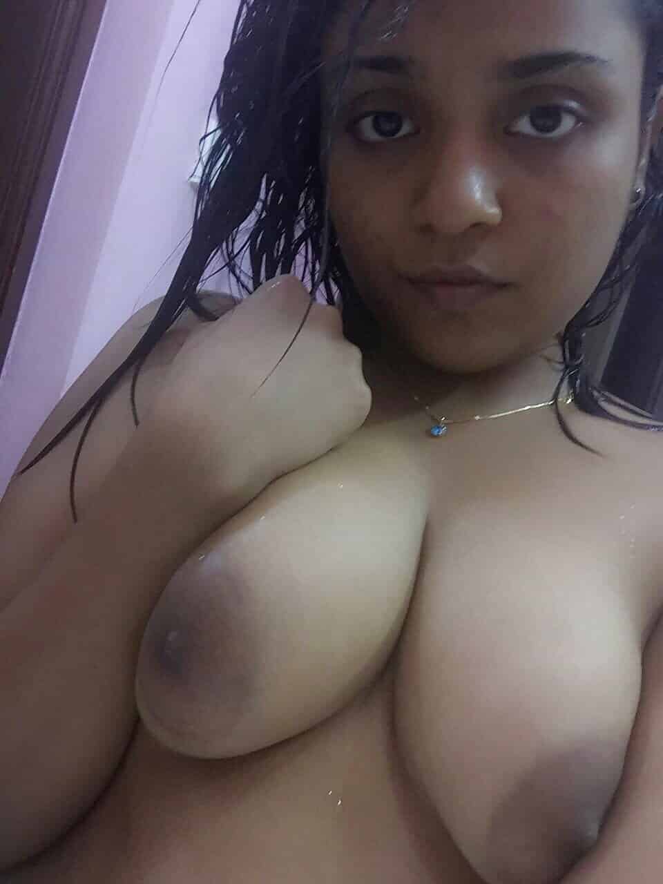 Seductive young Maldives girl nude pics 15