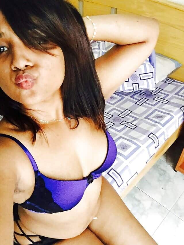Seductive young Maldives girl nude pics 4