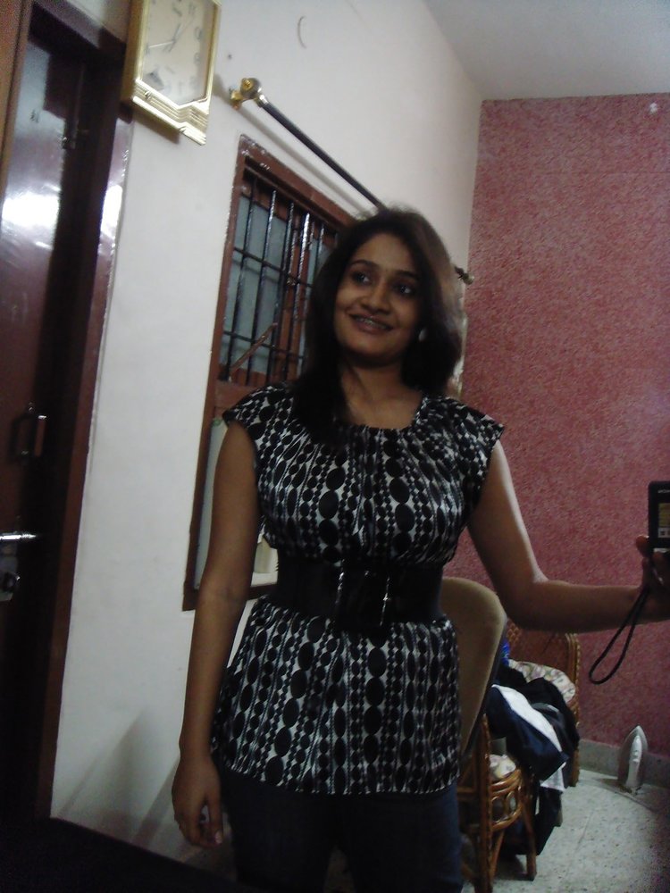 Selfie pictures of Desi girl licking own boobs 7