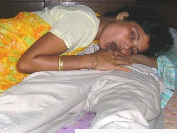 Sex pictures of a desi house wife enjoying a hardcore home sex session 6