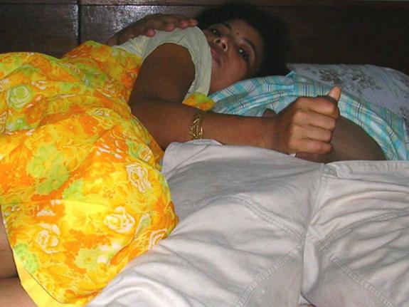 Sex pictures of a desi house wife enjoying a hardcore home sex session 7