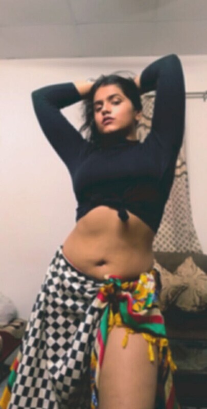 Sexiest Indian figure bathing with milky boobs showing 3