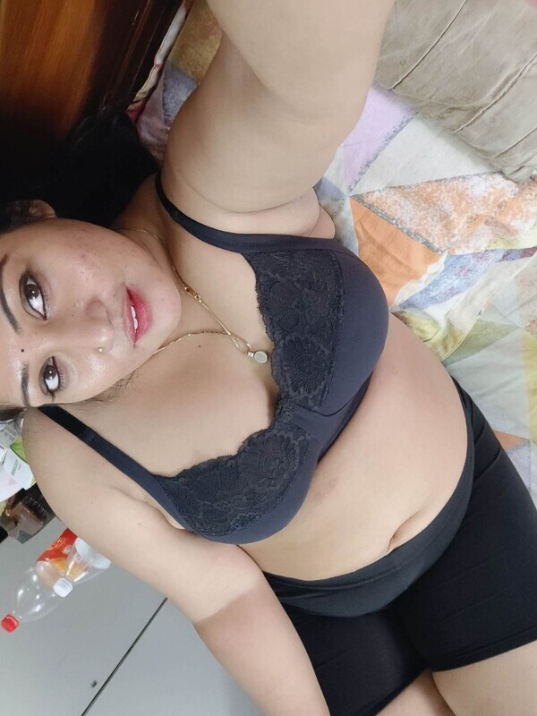 Sexy Bengali Boudi nude selfies for ex-lover 4