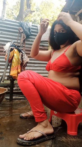Sexy Bengali Girl Bathing Nude Fingering Pics 2