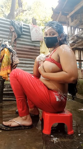 Sexy Bengali Girl Bathing Nude Fingering Pics 3
