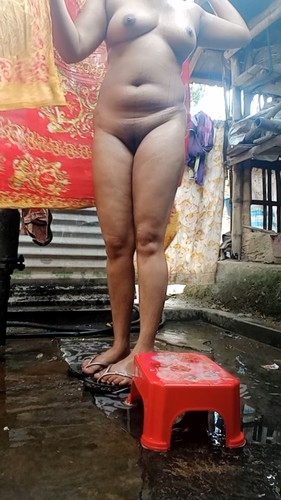 Sexy Bengali Girl Bathing Nude Fingering Pics 4
