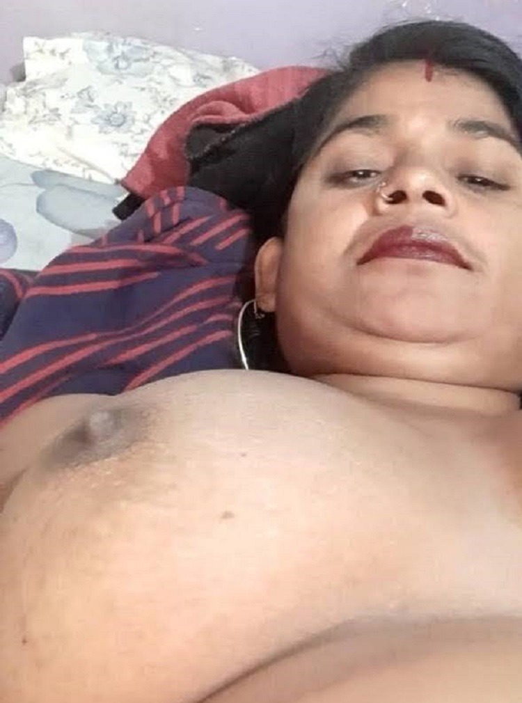 Sexy Bhabhi nude pics for your masturbation pleasure 4