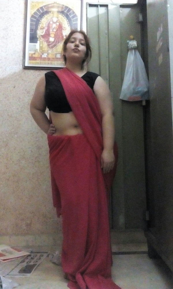 Sexy big ass Indian wife nude pics 1
