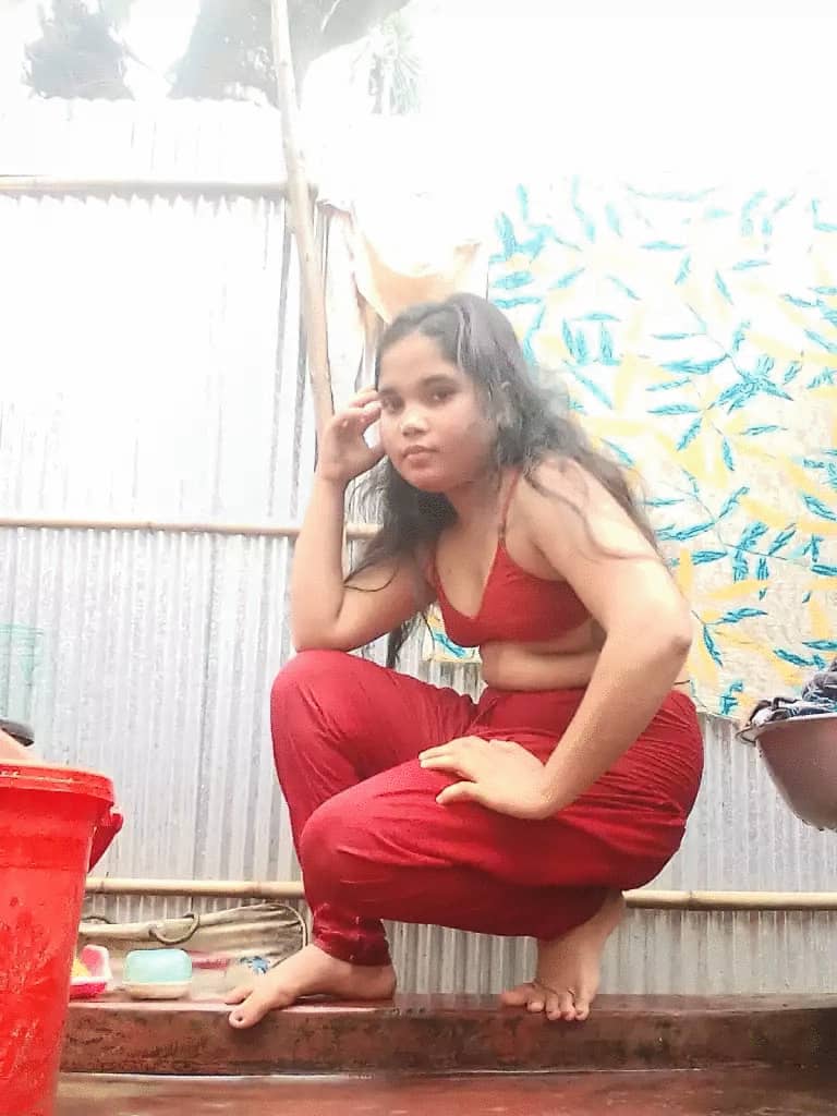 Sexy chubby Desi girl naked pussy show outdoors 4