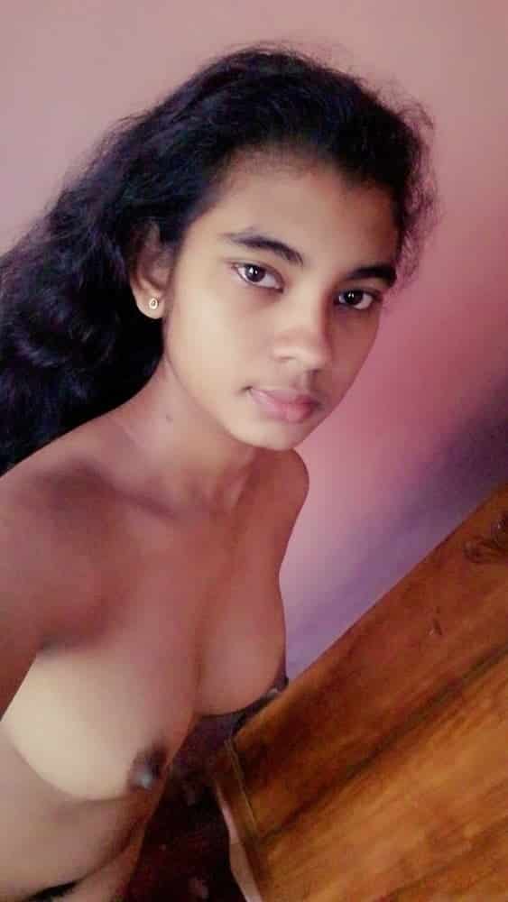 Sexy college girl cute nude selfie pics 3