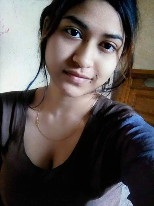Sexy college girl’s beautiful big boobs pics 1
