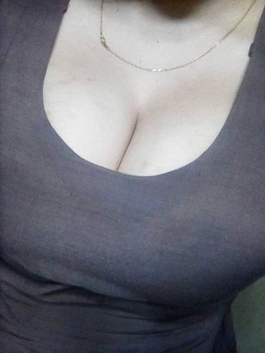 Sexy college girl’s beautiful big boobs pics 2