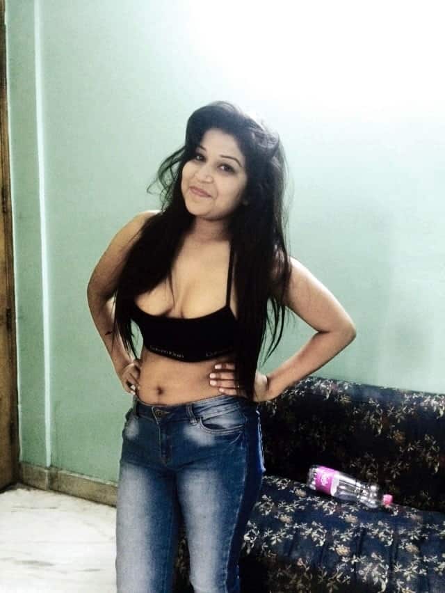 Sexy Desi Bhabhi hot Desi nude photos 12