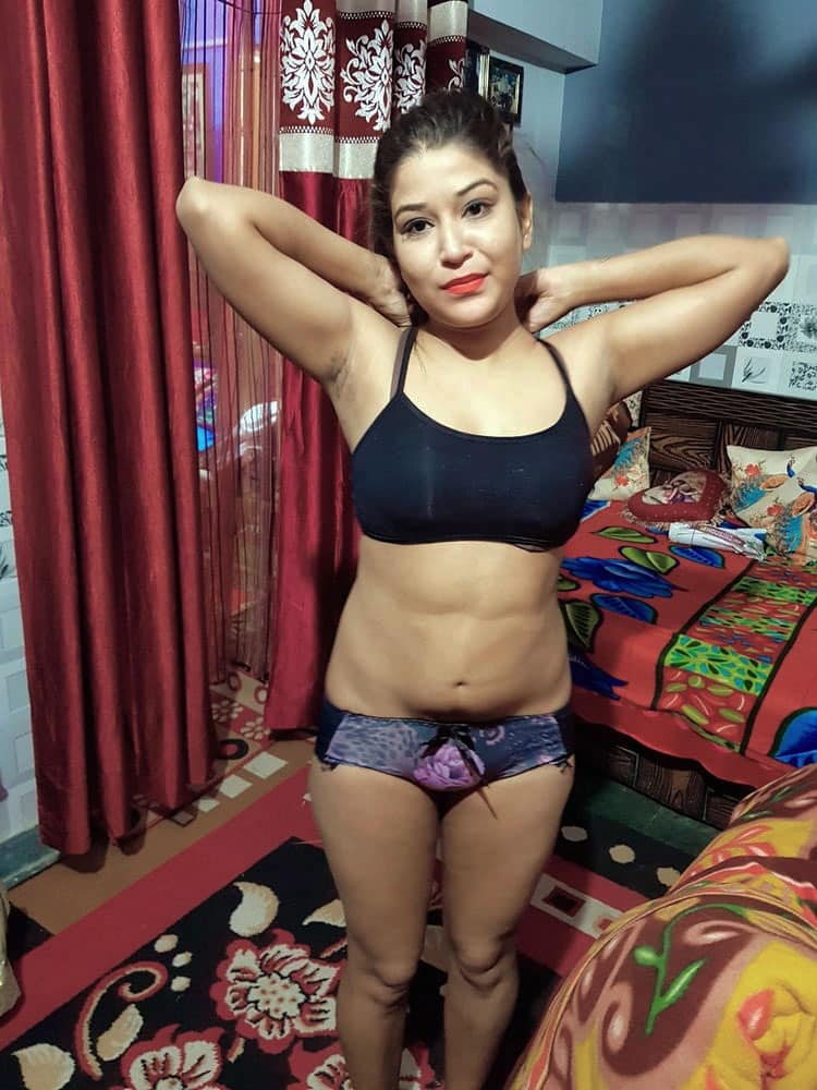Sexy Desi Bhabhi hot Desi nude photos 13