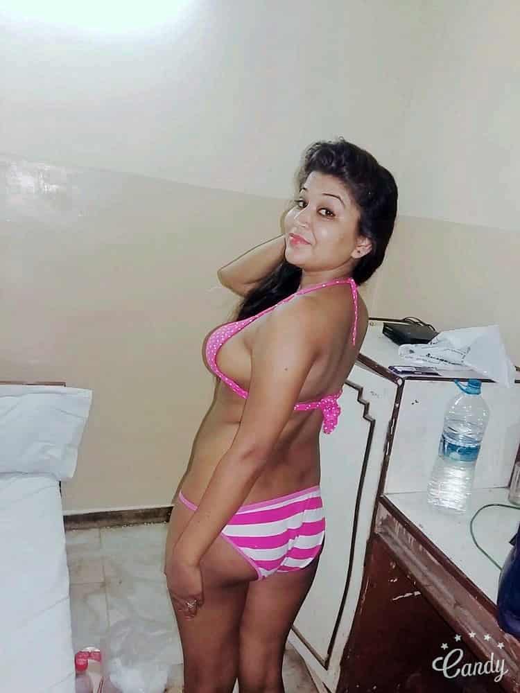 Sexy Desi Bhabhi hot Desi nude photos 4