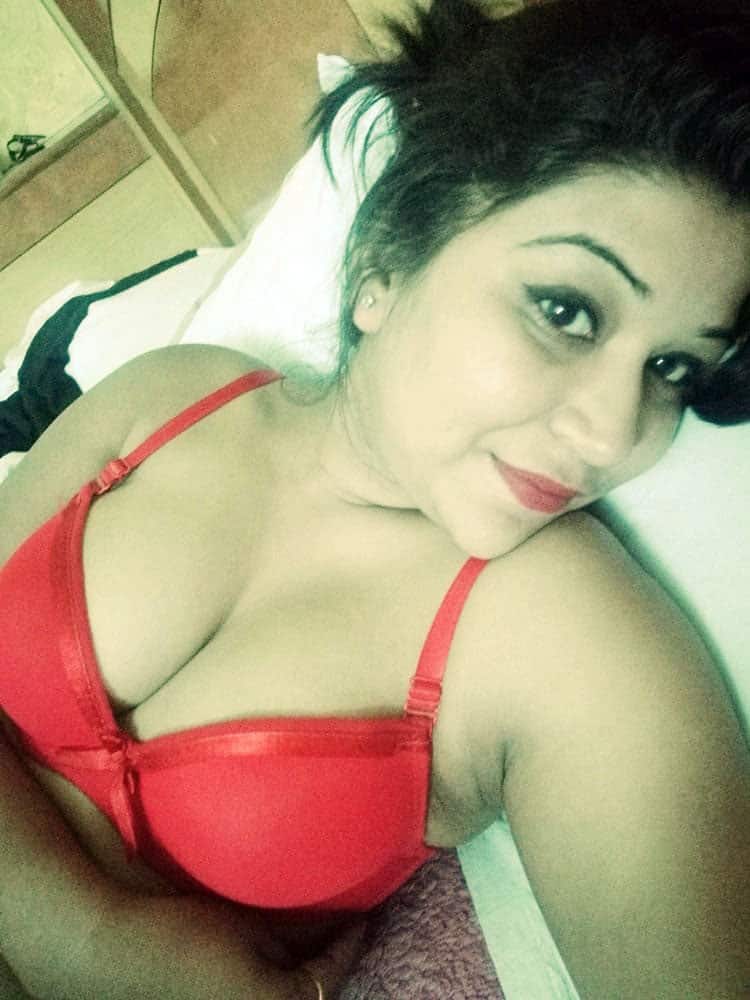 Sexy Desi Bhabhi hot Desi nude photos 5