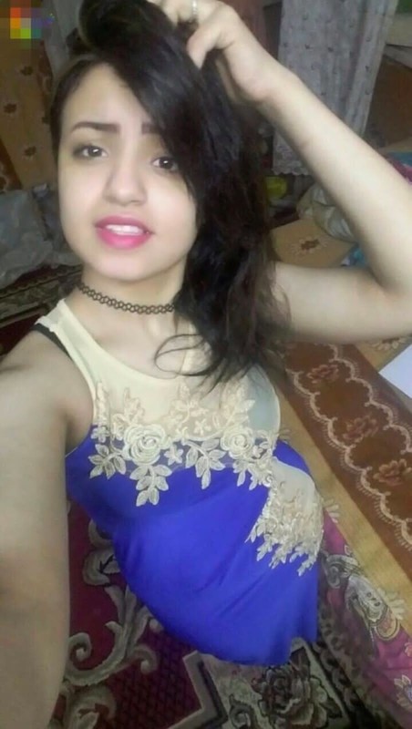 Sexy Desi girl nude selfies 2