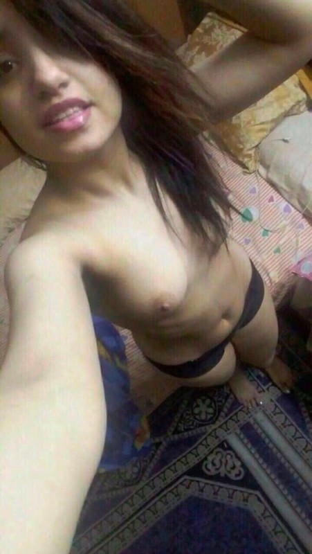 Sexy Desi girl nude selfies 5