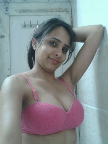 Sexy Desi Indian college girl from Hyderabad nude picture collection 2