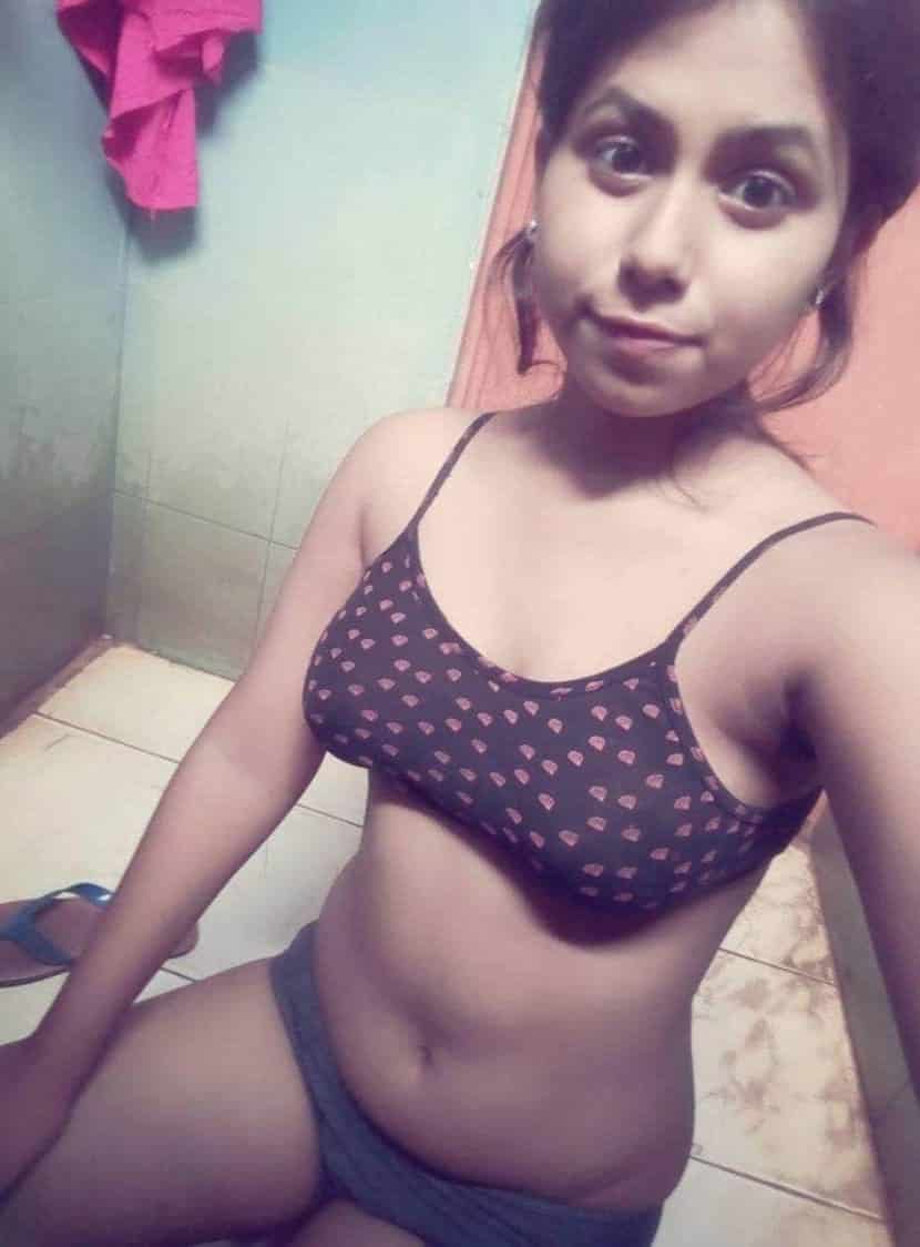 Sexy girlfriend nude pics leaked out 2