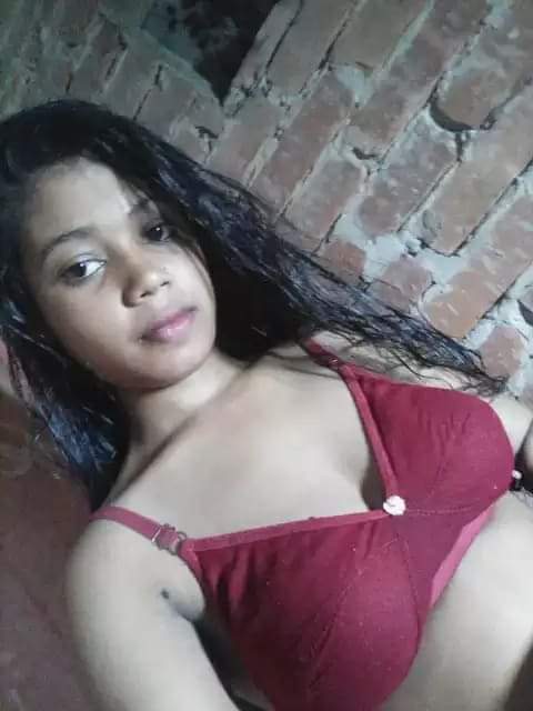 Sexy hot Bangladeshi GF nude photos 5