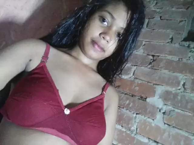 Sexy hot Bangladeshi GF nude photos 9
